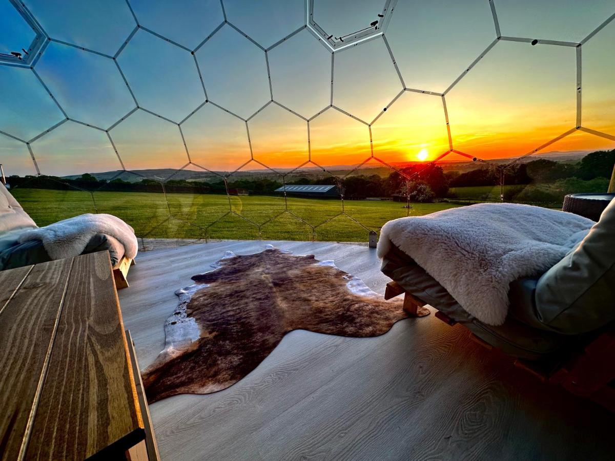 ホテル Deerstone Glamping-Pinhaw Beacon Dome Hot Tub Earby エクステリア 写真