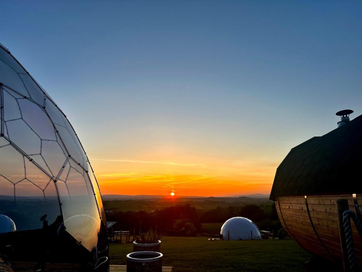 ホテル Deerstone Glamping-Pinhaw Beacon Dome Hot Tub Earby エクステリア 写真