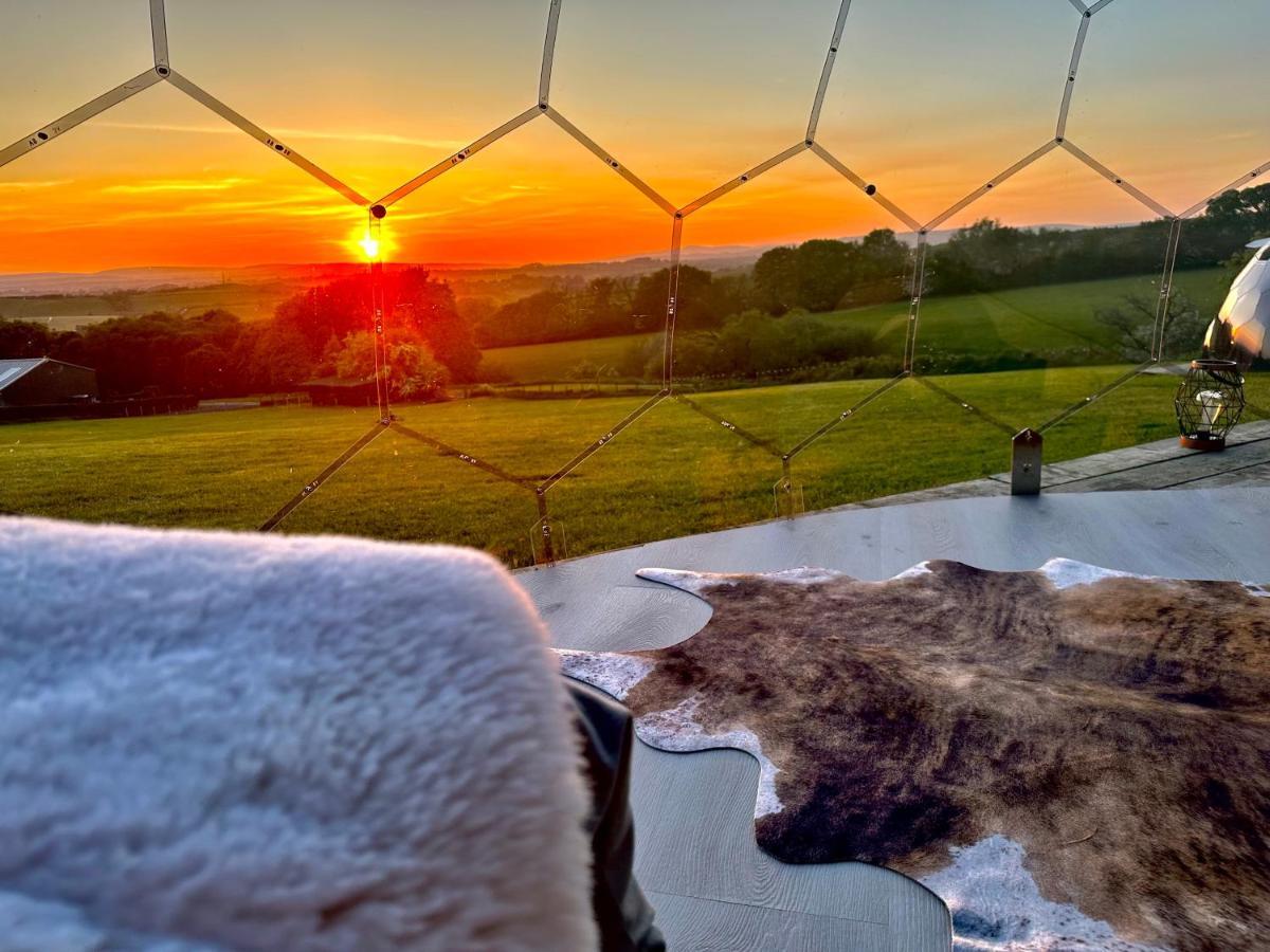 ホテル Deerstone Glamping-Pinhaw Beacon Dome Hot Tub Earby エクステリア 写真
