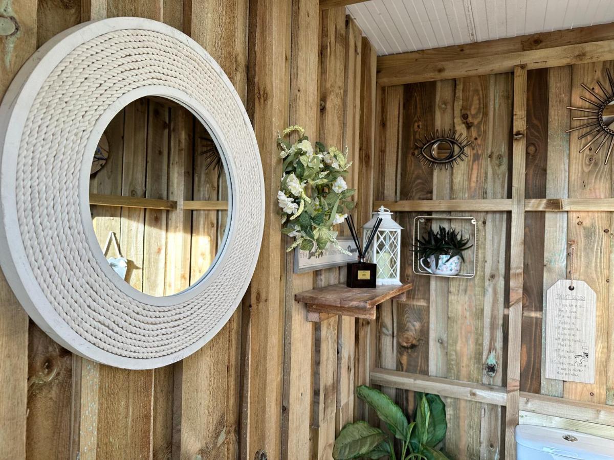 ホテル Deerstone Glamping-Pinhaw Beacon Dome Hot Tub Earby エクステリア 写真
