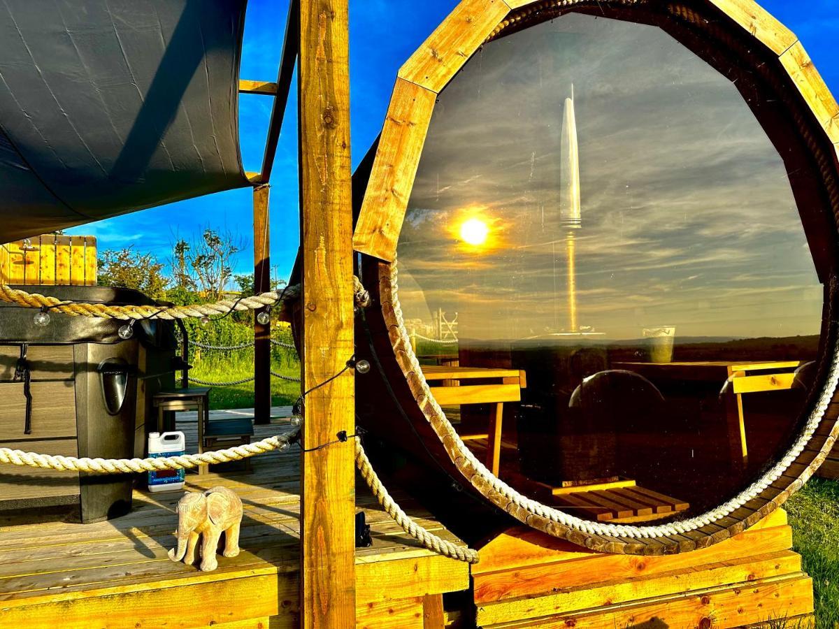 ホテル Deerstone Glamping-Pinhaw Beacon Dome Hot Tub Earby エクステリア 写真