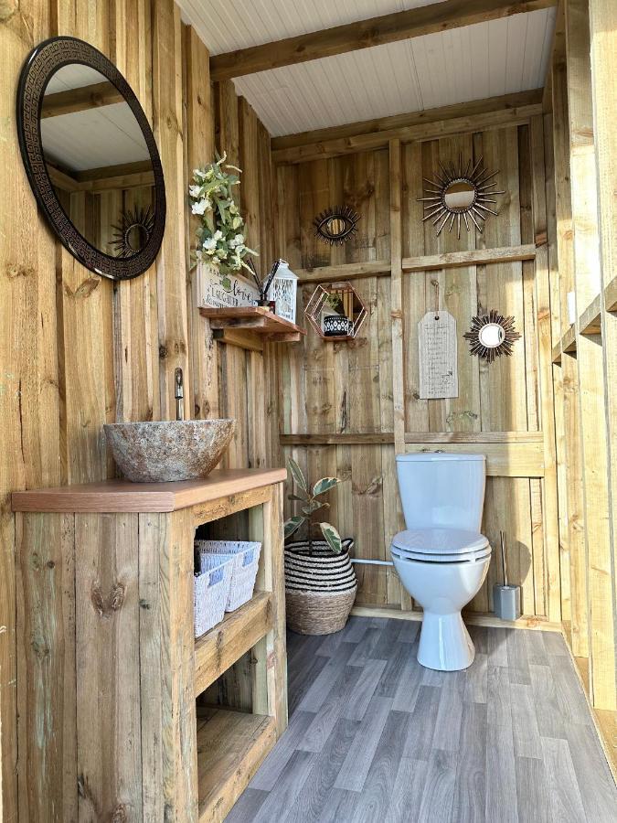 ホテル Deerstone Glamping-Pinhaw Beacon Dome Hot Tub Earby エクステリア 写真