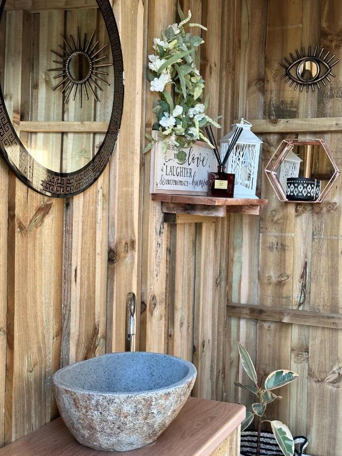 ホテル Deerstone Glamping-Pinhaw Beacon Dome Hot Tub Earby エクステリア 写真