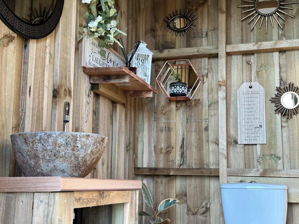 ホテル Deerstone Glamping-Pinhaw Beacon Dome Hot Tub Earby エクステリア 写真