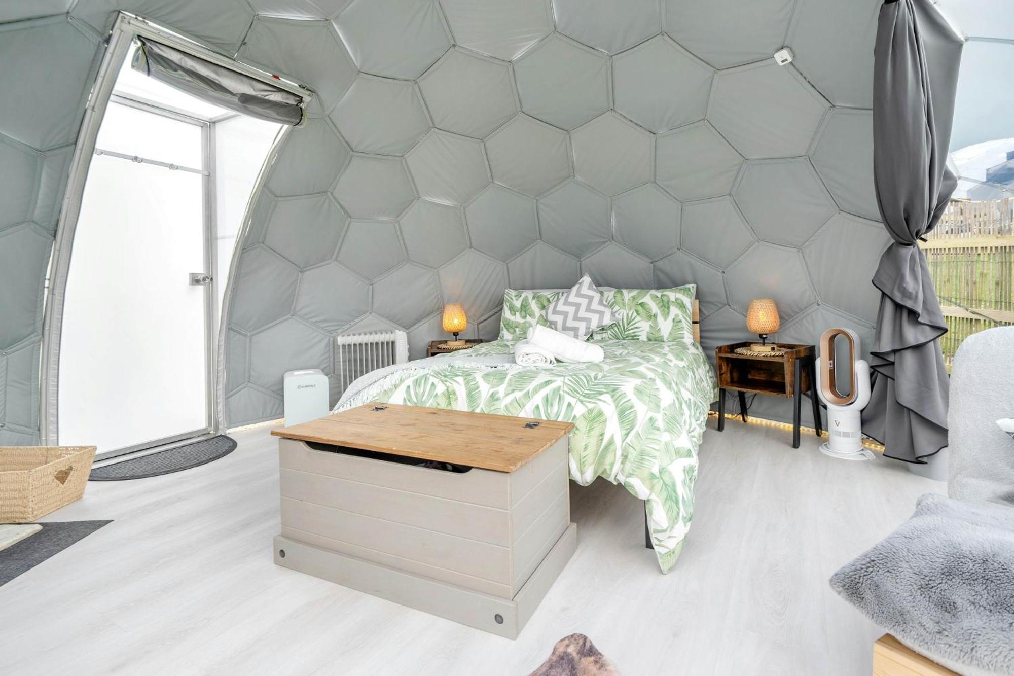 ホテル Deerstone Glamping-Pinhaw Beacon Dome Hot Tub Earby エクステリア 写真