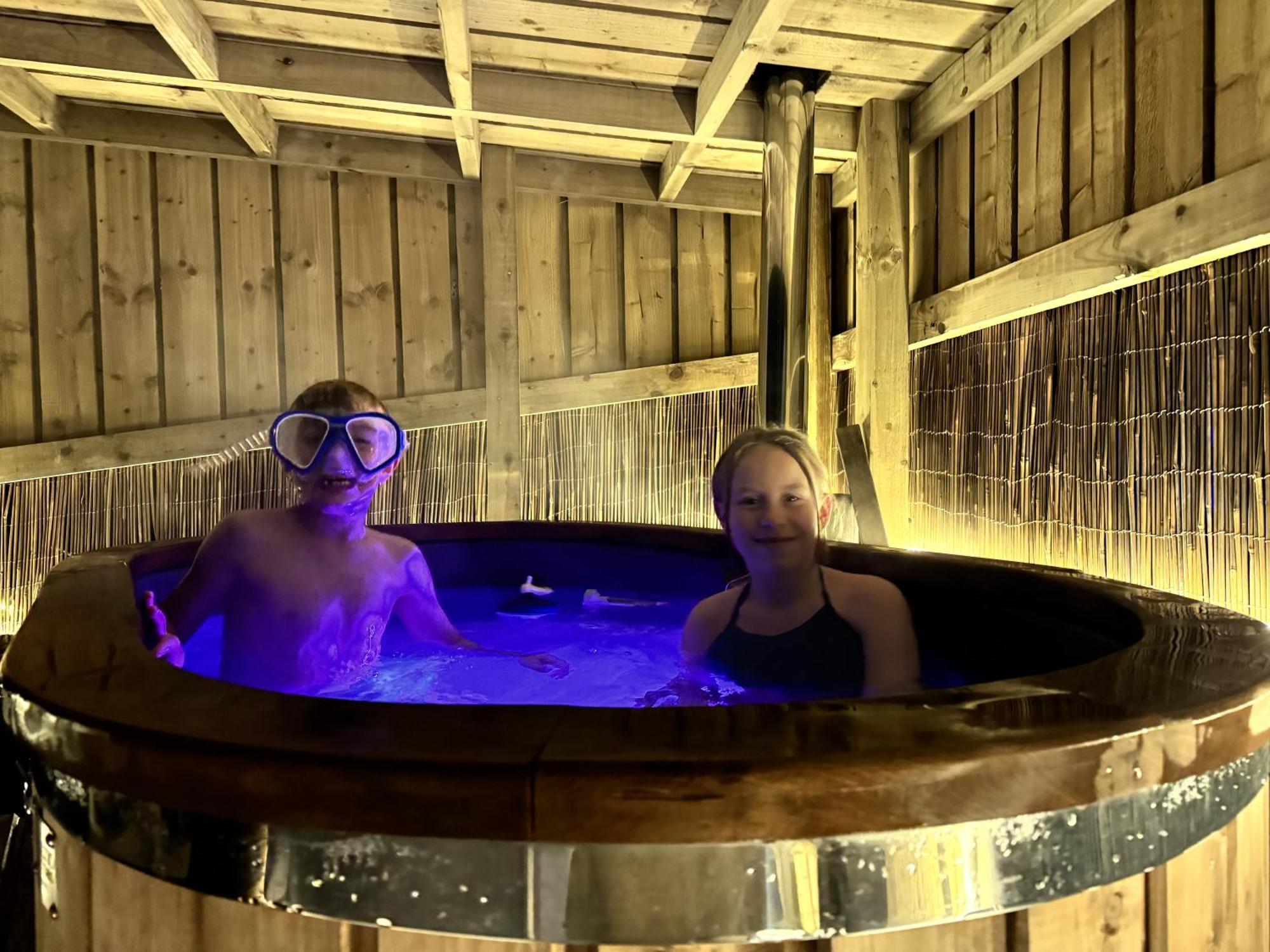 ホテル Deerstone Glamping-Pinhaw Beacon Dome Hot Tub Earby エクステリア 写真